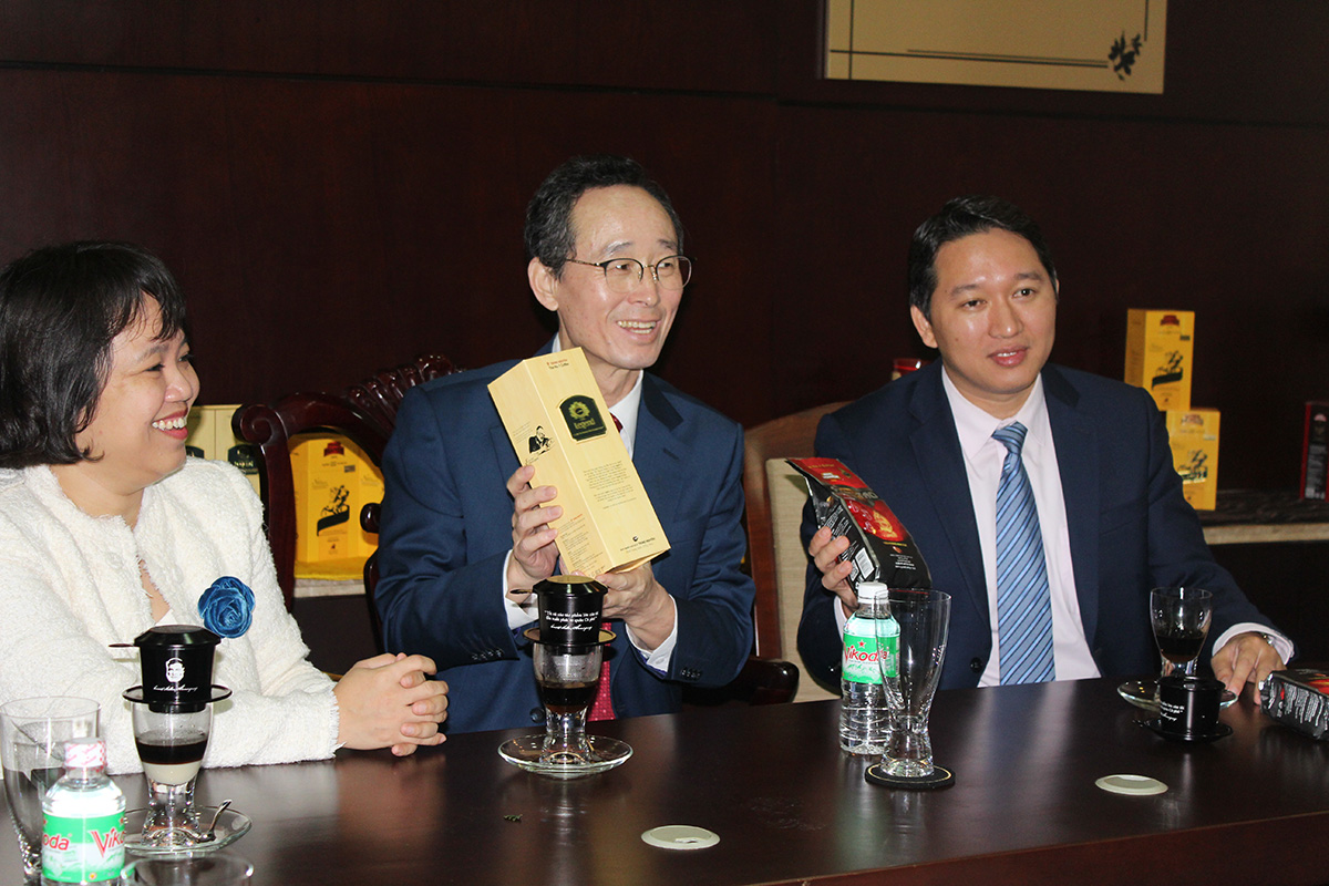 Phái đoàn tỉnh Jeollabuk–do (Hàn Quốc) ấn tượng với Cà phê Năng lượng Trung Nguyên Legend