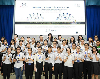 Á hậu Thùy Dung: Sách quý giúp bạn trẻ nung chí khởi nghiệp