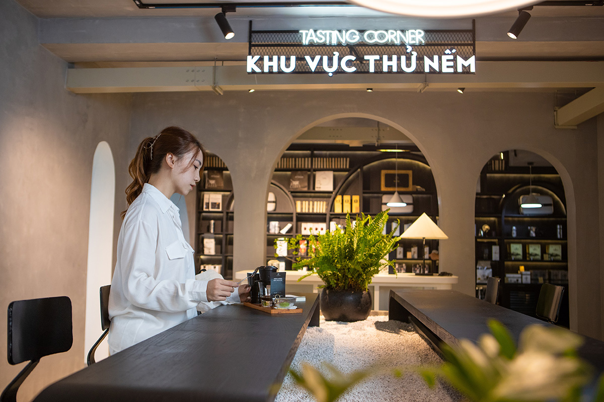 In Vietnam, Trung Nguyên Legend Coffee World has also been well received at 80 Dong Khoi, District 1, Ho Chi Minh City, and Coffee City Urban Area, Buon Ma Thuot City.