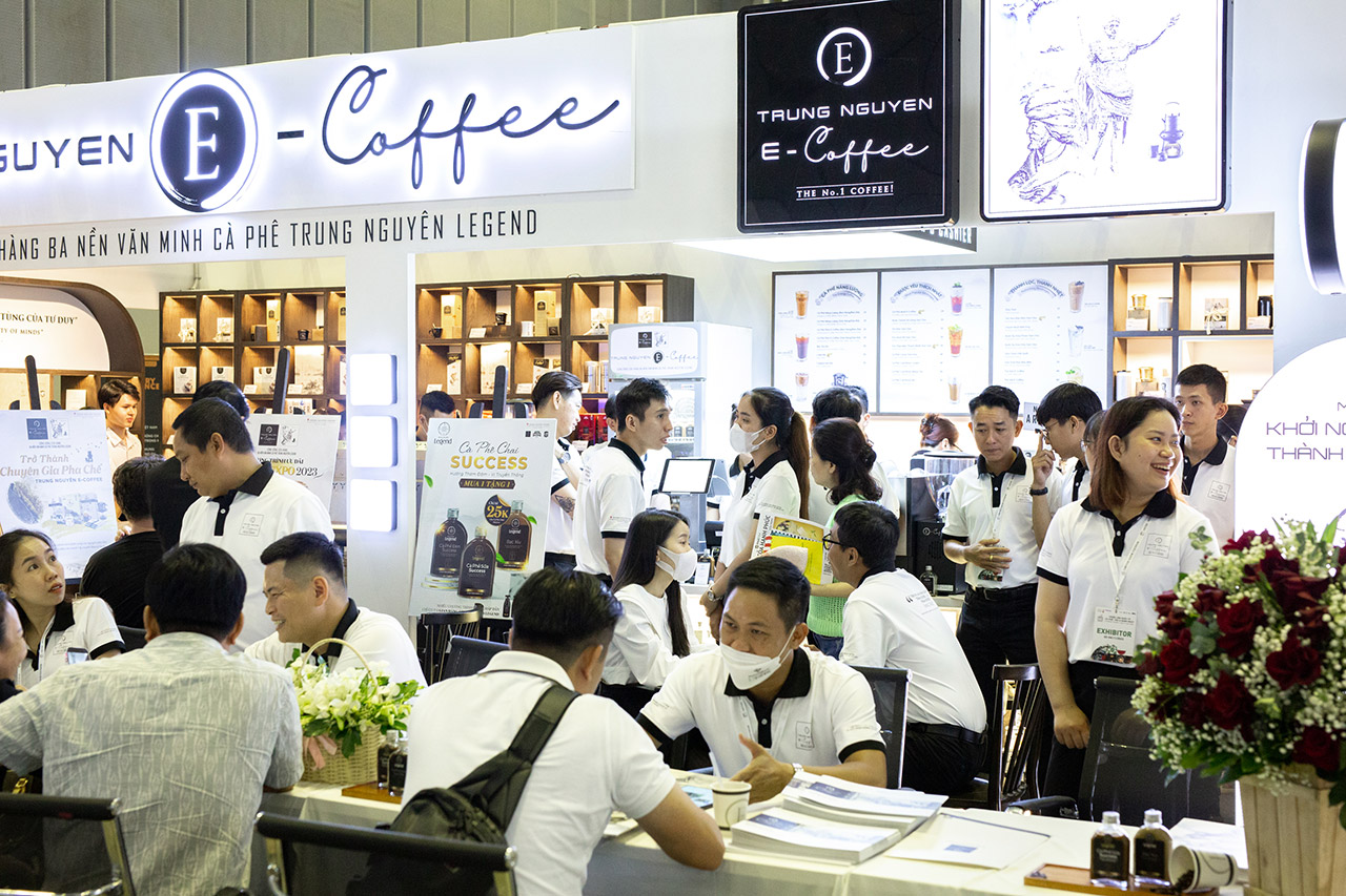 Hoạt động tư vấn nhượng quyền mô hình Trung Nguyên E-Coffee tại Coffee Expo 2023 thu hút đông đảo đối tác, khách hàng mong muốn khởi nghiệp trong lĩnh vực cà phê đến tìm hiểu, hợp tác.