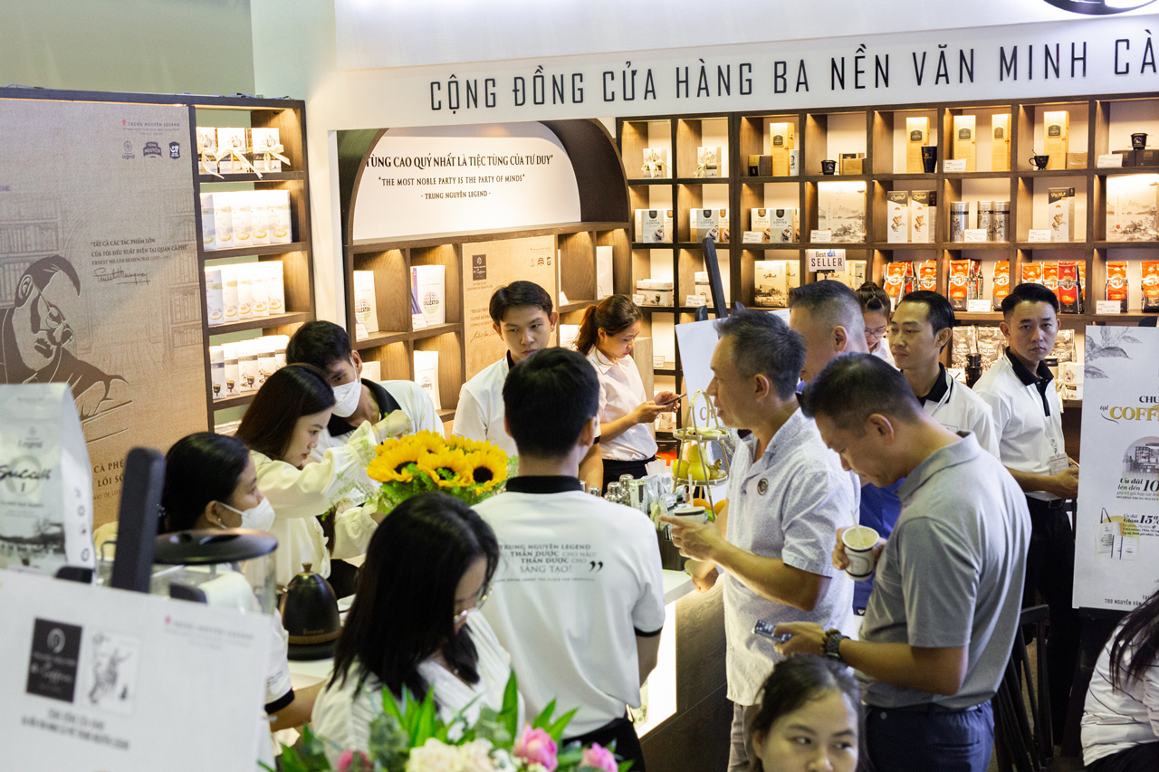 Trung Nguyên E-Coffee là mô hình cửa hàng kinh doanh cà phê hàng đầu, thiết thực và bền vững, góp phần quảng bá cà phê, văn hóa cà phê Việt Nam ra toàn cầu.