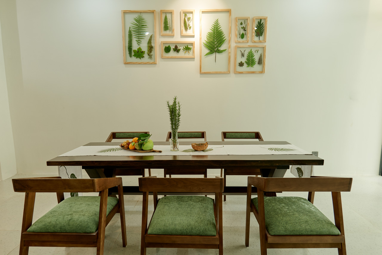 Được lấy cảm hứng từ những khu vườn dược liệu bản địa thanh lành của vùng đất đại ngàn trù phú, căn hộ Bách Thảo mang đến không gian sống xanh hài hòa với thiên nhiên, biểu tượng cho sự sống sinh sôi và thịnh vượng.