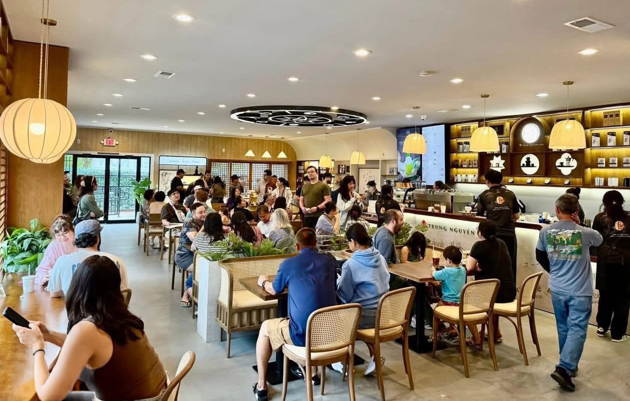 Thế giới cà phê Trung Nguyên Legend tại Portland, Oregan (Mỹ) thu hút rất đông khách hàng vì những trải nghiệm đặc biệt về cà phê và văn hóa cà phê Việt Nam.