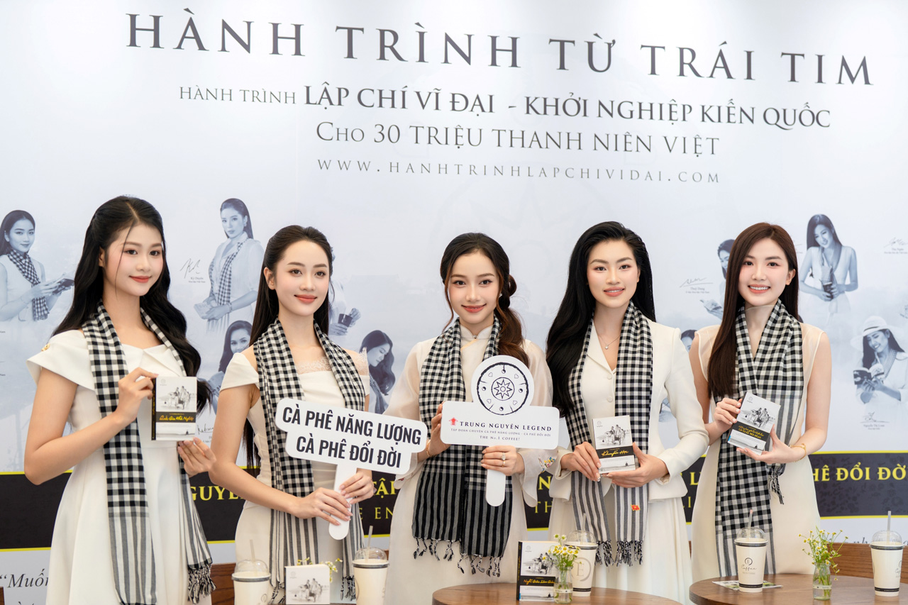 Các hoa hậu, người đẹp đã có nhiều trải nghiệm đặc biệt, lan tỏa văn hóa cà phê Việt Nam cùng năng lượng tỉnh thức, sáng tạo Trung Nguyên Legend mang đến khách tham quan, các bạn trẻ tại A80.