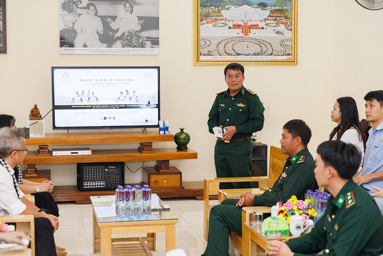 Thượng tá Hoàng Văn Giáp - Chính trị viên Đồn Biên phòng Mường Lèo