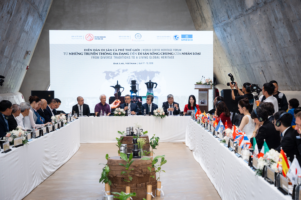 Diễn đàn Di sản Cà phê Thế giới tại Buôn Ma Thuột, quy tụ các nhà lãnh đạo, tổ chức quốc tế và chuyên gia, mở ra không gian đối thoại cấp cao về di sản, văn hóa và tương lai của cà phê.