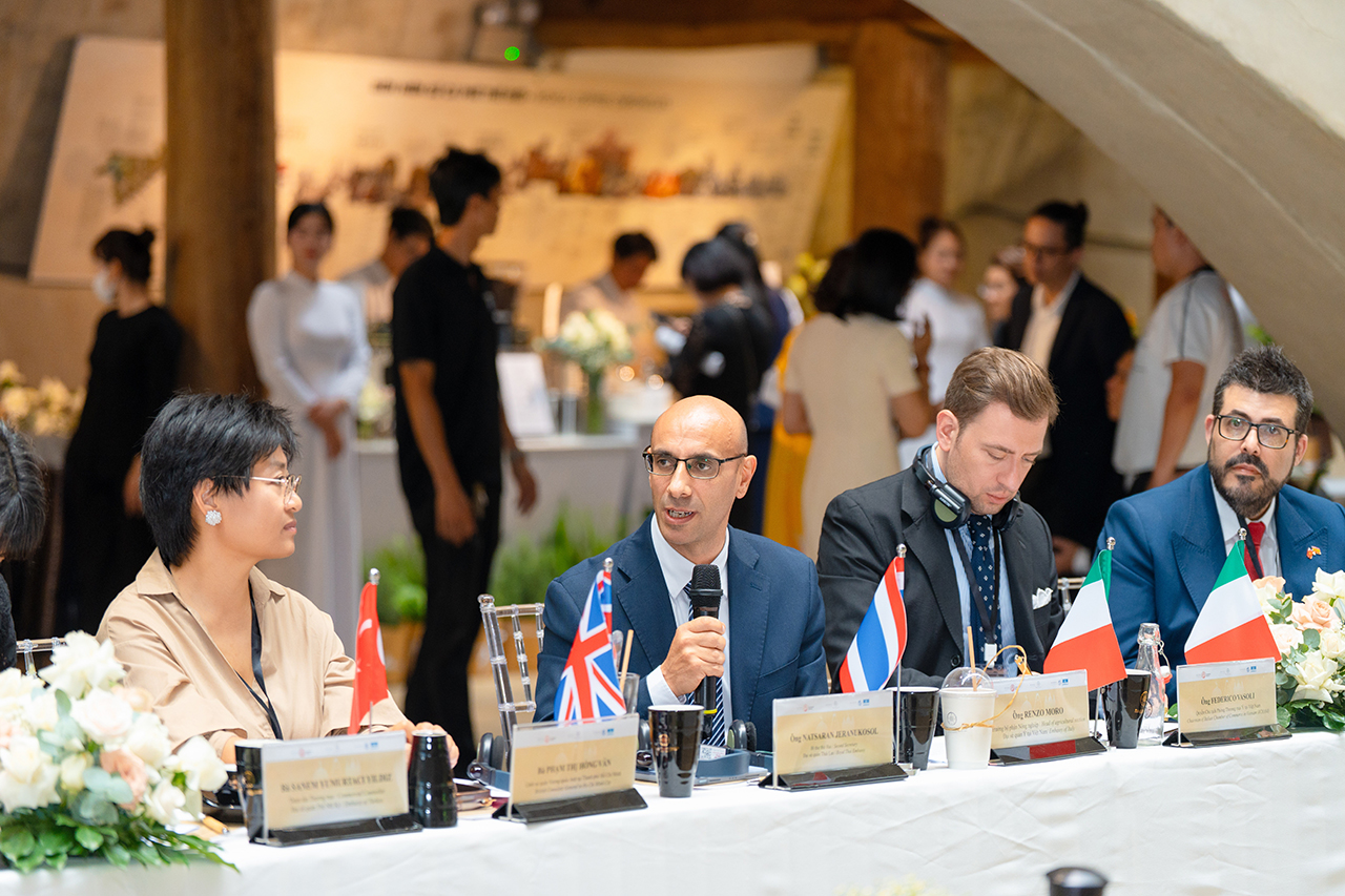 Ông Renzo Moro, Trưởng bộ phận Nông nghiệp, Đại diện Đại sứ quán Ý tại Việt Nam nhận định cà phê không chỉ là thức uống đơn thuần mà còn là “ngôn ngữ văn hóa toàn cầu”.