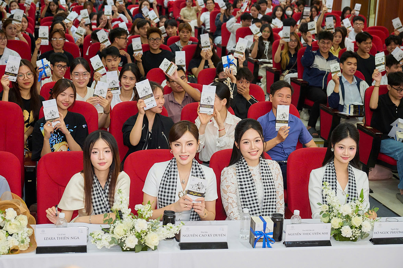 Nhật ký Hành trình Từ Trái Tim: Khát vọng lớn của người trẻ - Nền tảng cho quốc gia hùng mạnh