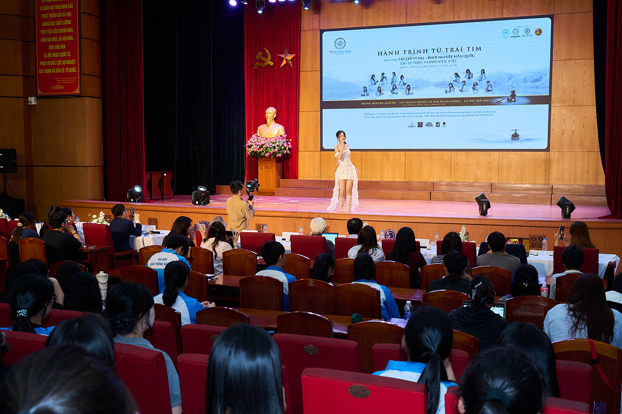 Theo đuổi đam mê và kiên trì là cách để tạo ra giá trị thiết thực trong lĩnh vực mình chọn, từ đó đóng góp cho cộng đồng theo cách riêng