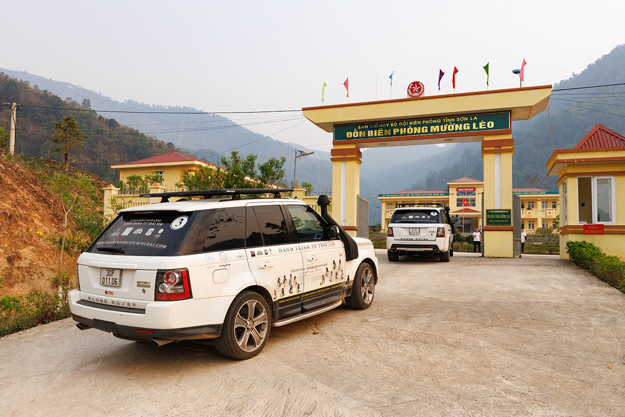 Đoàn xe Hành trình Từ Trái Tim vượt địa hình hiểm trở để đến với các chiến sĩ Đồn biên phòng Mường Lèo