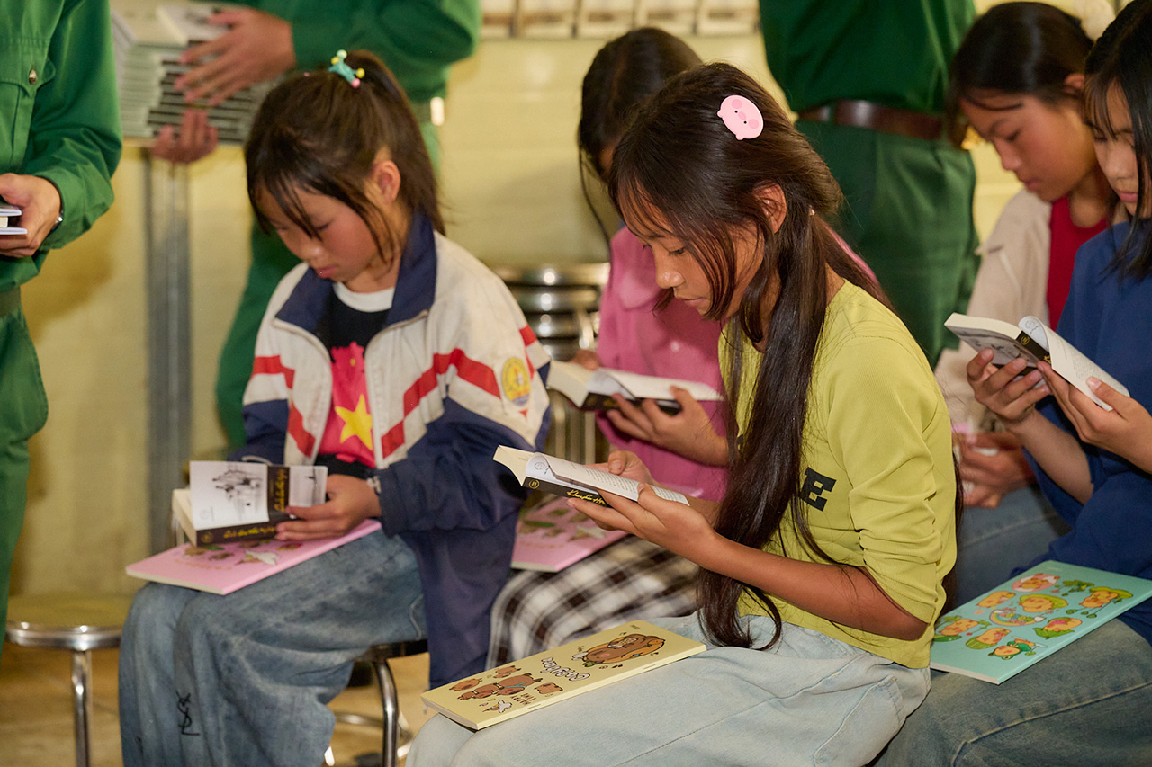 Từ những cuốn sách quý đổi đời, các em học sinh có thêm khát vọng, niềm tin để tiếp tục học tập và hướng đến tương lai