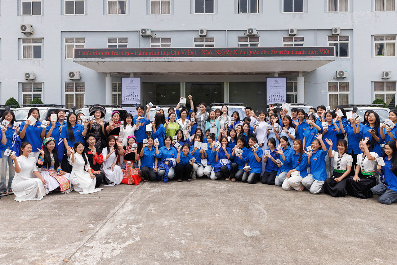 Hành trình Từ Trái Tim tạo nên sự kết nối chân thành giữa những người đi trước với thế hệ trẻ, tiếp thêm niềm tin và định hướng cho các em trên hành trình phía trước