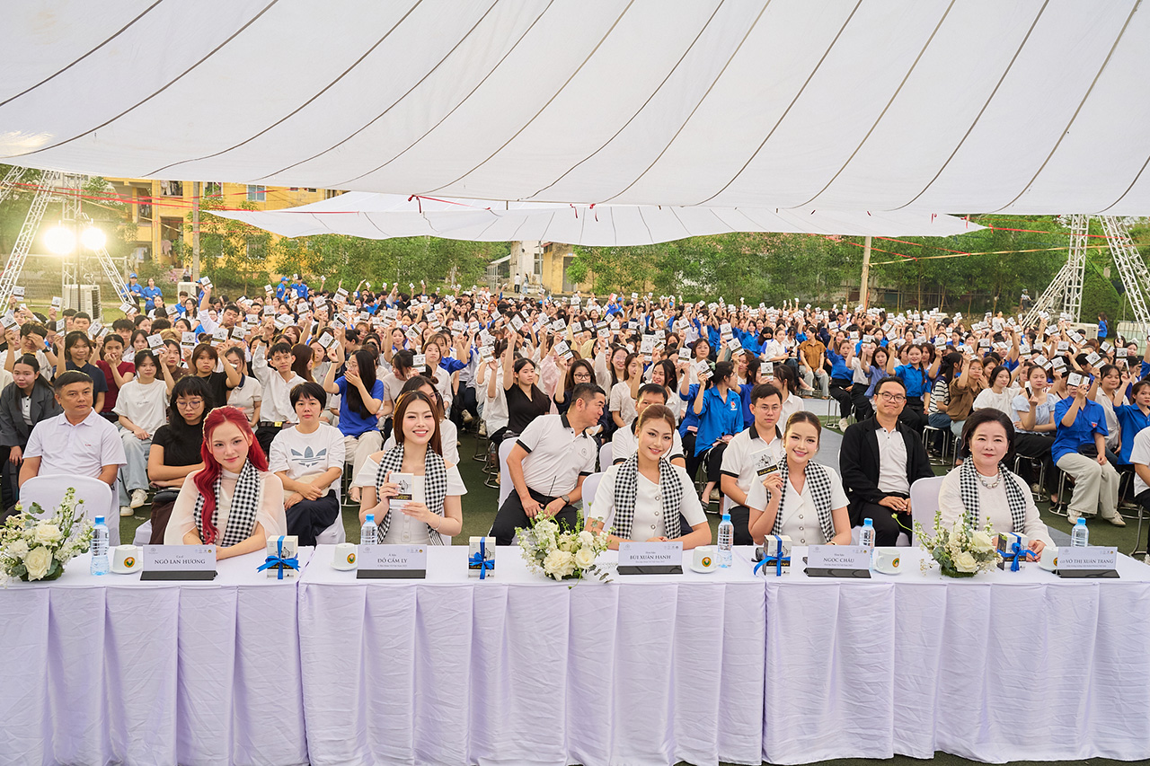 Gần 1.000 sinh viên trường Đại học Tân Trào, Tuyên Quang háo hức tham gia Hành trình Từ Trái Tim.
