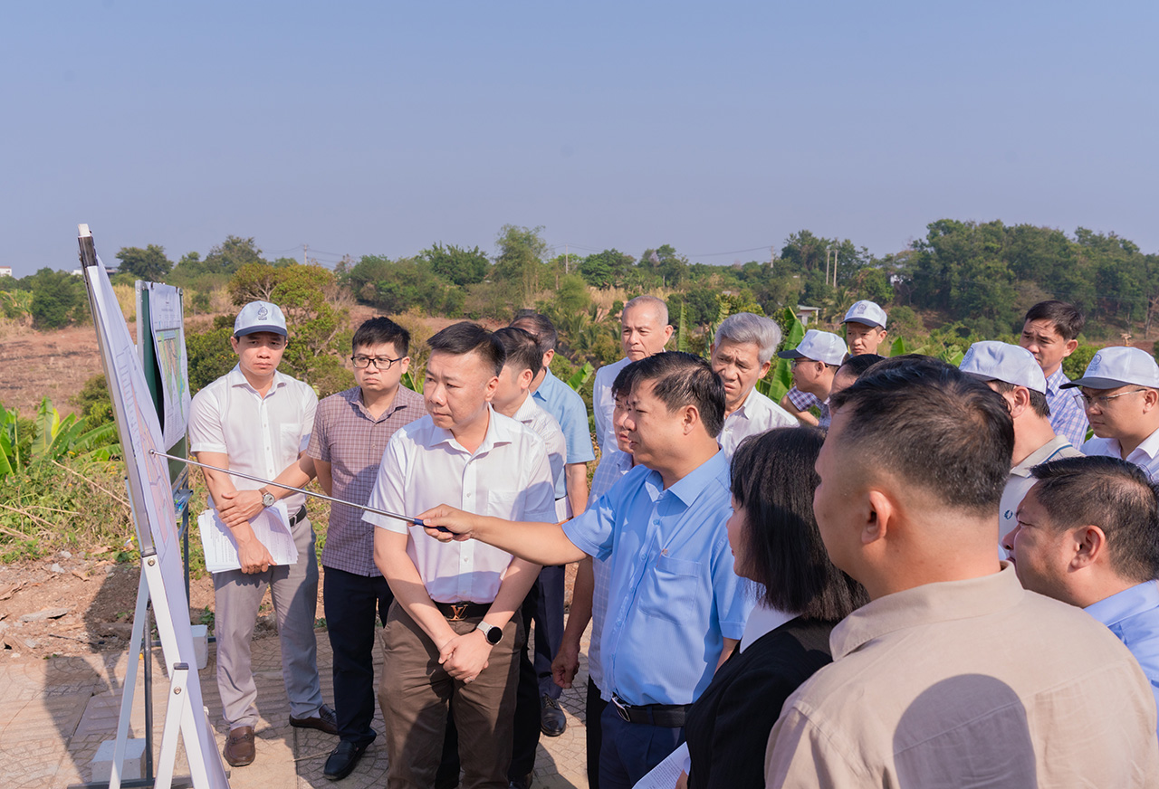 Bí thư Tỉnh ủy Đắk Lắk Lương Nguyễn Minh Triết (áo xanh) khảo sát, đề nghị Dự án Nhà máy Cà phê Trung Nguyên Legend xúc tiến khởi công vào tháng 6/2026 kết hợp cùng thời điểm diễn ra Hội nghị xúc tiến đầu tư thương mại của Tỉnh.