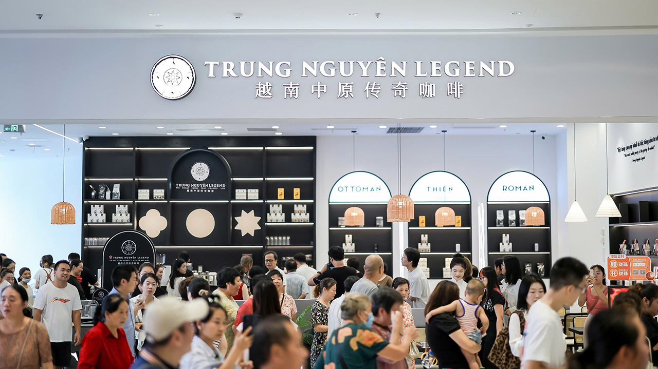 Hệ thống quán Trung Nguyên Legend liên tục mở rộng tại Mỹ, Trung Quốc và trên toàn cầu, thu hút đông đảo khách hàng quốc tế trải nghiệm.