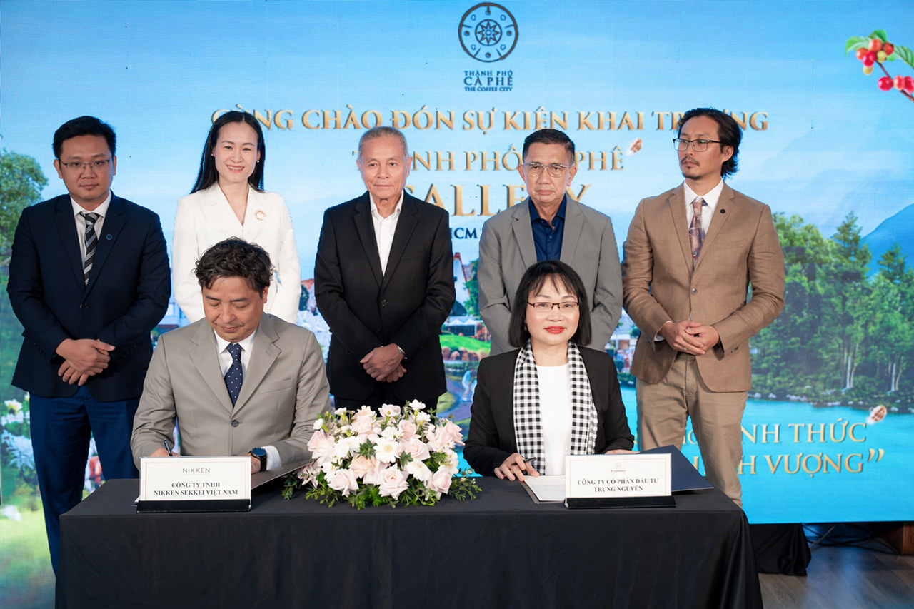 Chủ đầu tư Trung Nguyên ký kết hợp tác chiến lược với các đối tác thiết kế hàng đầu Nhật Bản tại lễ khai trương Thành Phố Cà Phê Gallery, hướng đến kiến tạo khu đô thị bản sắc và bền vững.
