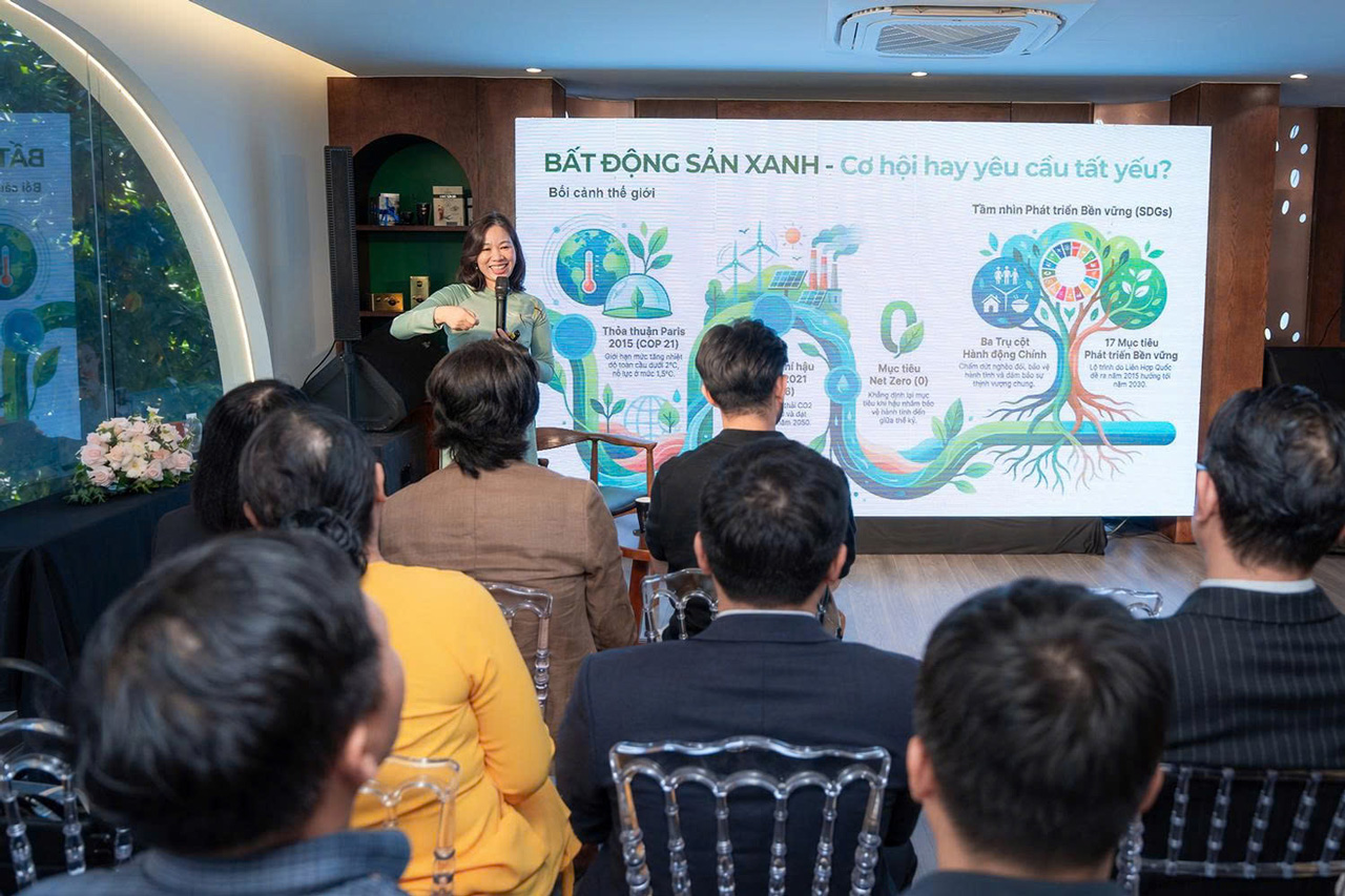 Nội dung chia sẻ về kiến trúc xanh và tương lai bất động sản tại Lễ khai trương Thành Phố Cà Phê Gallery lan tỏa tư duy phát triển bất động sản bền vững, kiến tạo không gian sống chất lượng, hạnh phúc.